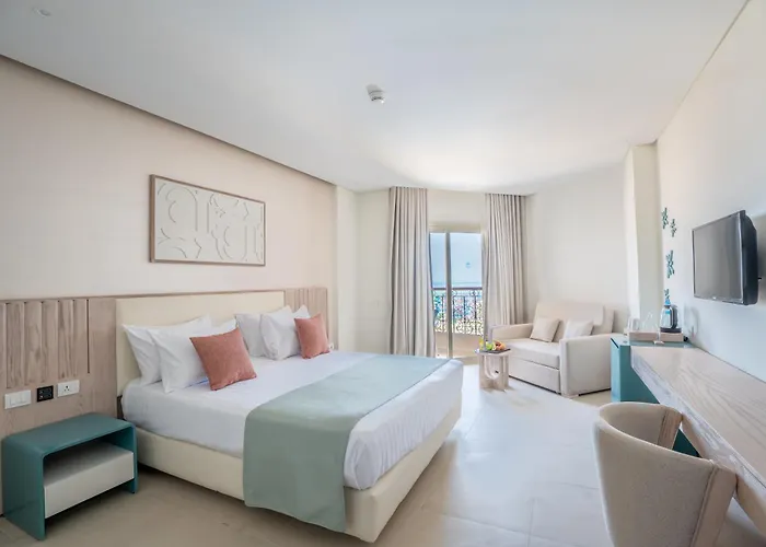 Sunrise Azalea Aqua Park منتجع الغردقة